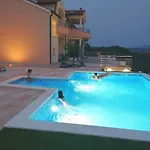 Scolopax Rusticola With Heated Pool Appartamento