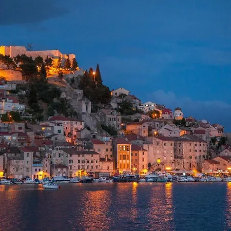 Scolopax Rusticola With Heated Pool