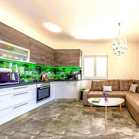 Scolopax Rusticola With Heated Pool Apartment *