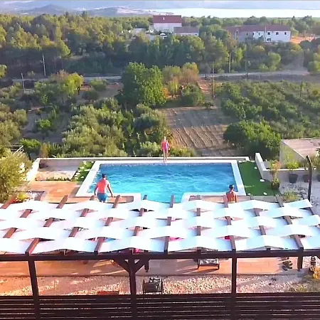 Scolopax Rusticola With Heated Pool Apartman