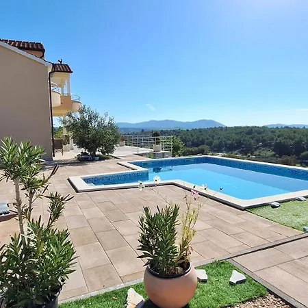 Scolopax Rusticola With Heated Pool Apartman *