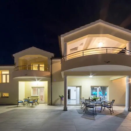 Scolopax Rusticola With Heated Pool Skradin