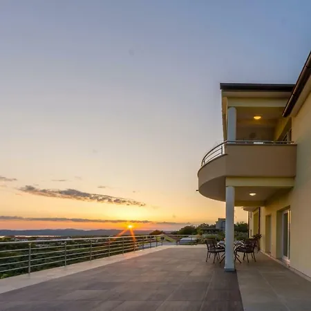 Apartment Scolopax Rusticola With Heated Pool *