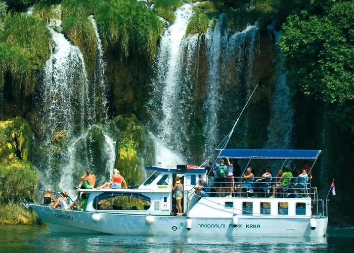 Scolopax Rusticola With Heated Pool Appartement