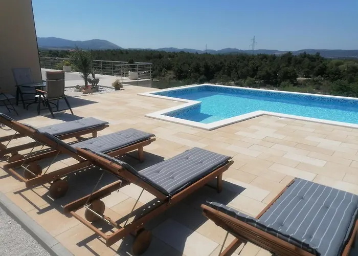 Scolopax Rusticola With Heated Pool Apartment *