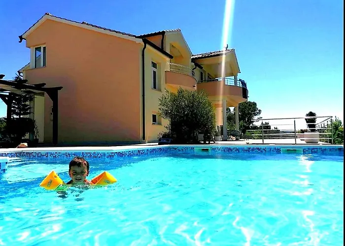 Scolopax Rusticola With Heated Pool Appartement Skradin