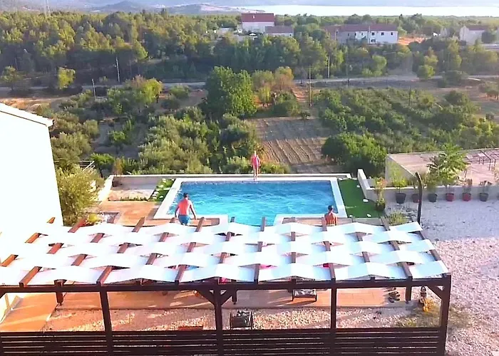 Scolopax Rusticola With Heated Pool Appartement