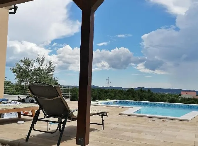 Apartment Scolopax Rusticola With Heated Pool Skradin