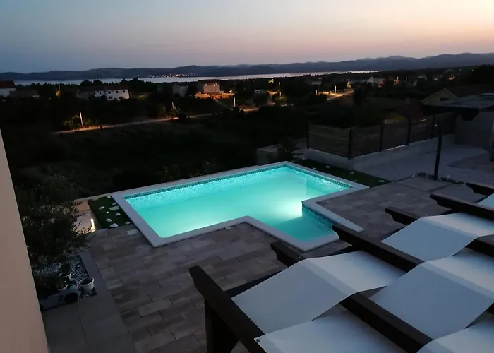 Appartement Scolopax Rusticola With Heated Pool Skradin