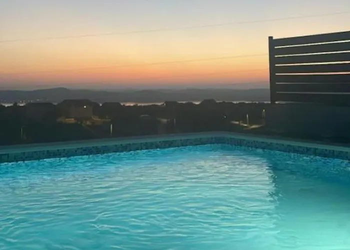 Scolopax Rusticola With Heated Pool Apartment