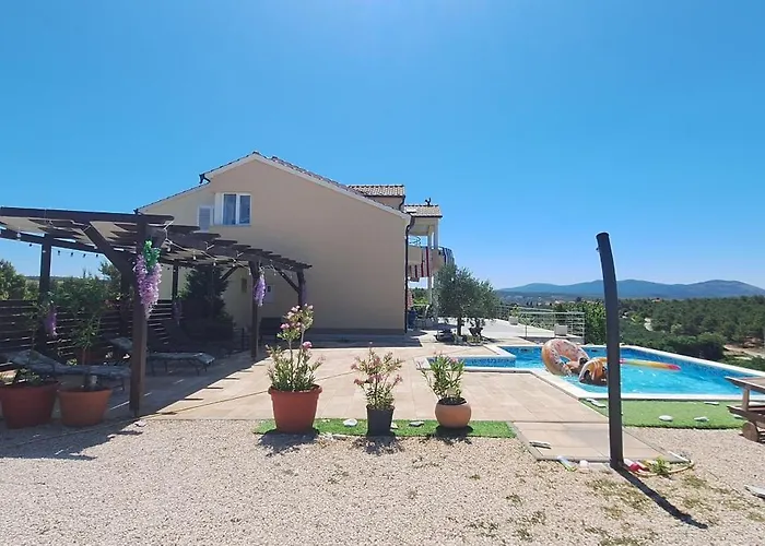Scolopax Rusticola With Heated Pool *