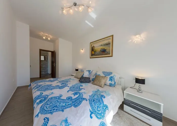 Scolopax Rusticola With Heated Pool