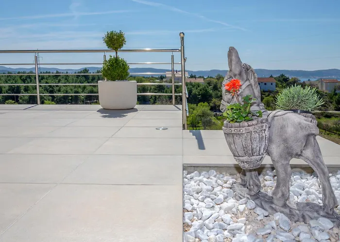 Scolopax Rusticola With Heated Pool Skradin