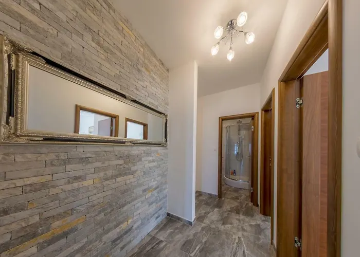 Scolopax Rusticola With Heated Pool Apartment